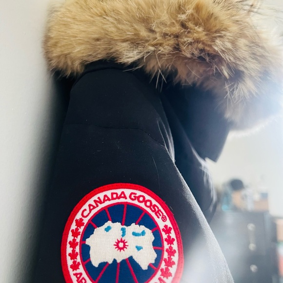 Canada Goose, Shelburne Parka Heritage, Black, Size Small with Fur Trim Hood - Picture 12 of 16